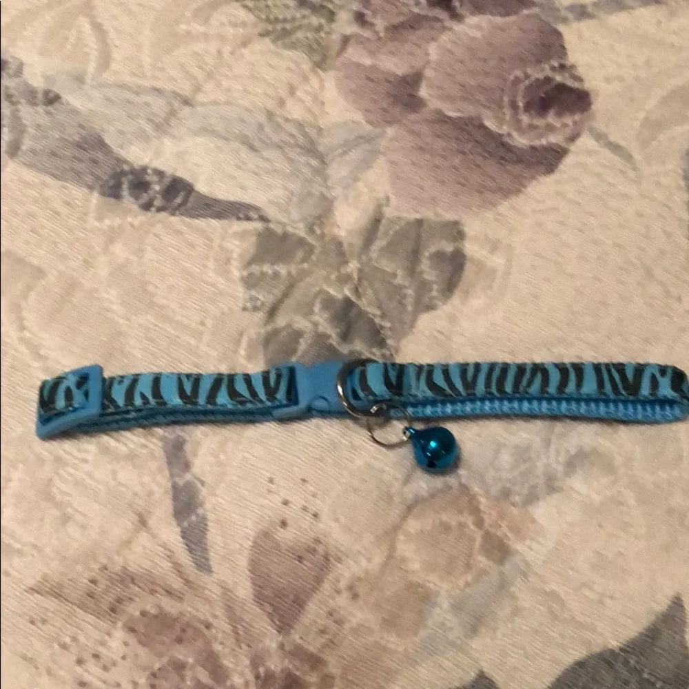 NWT 3 collars for cat or small dog